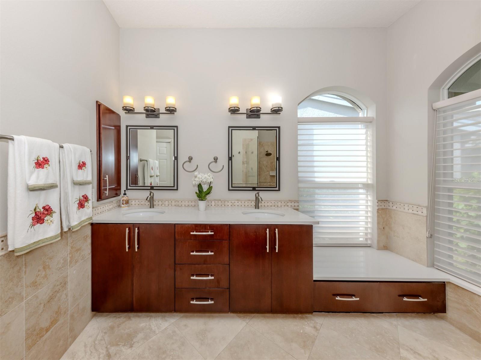 Image 19 of 60 For 355 Melrose Court