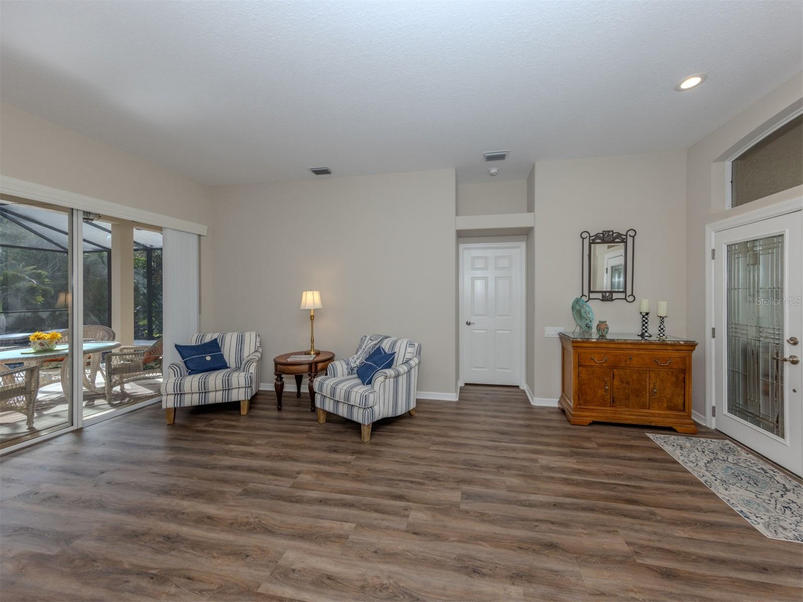 Image 6 of 60 For 355 Melrose Court