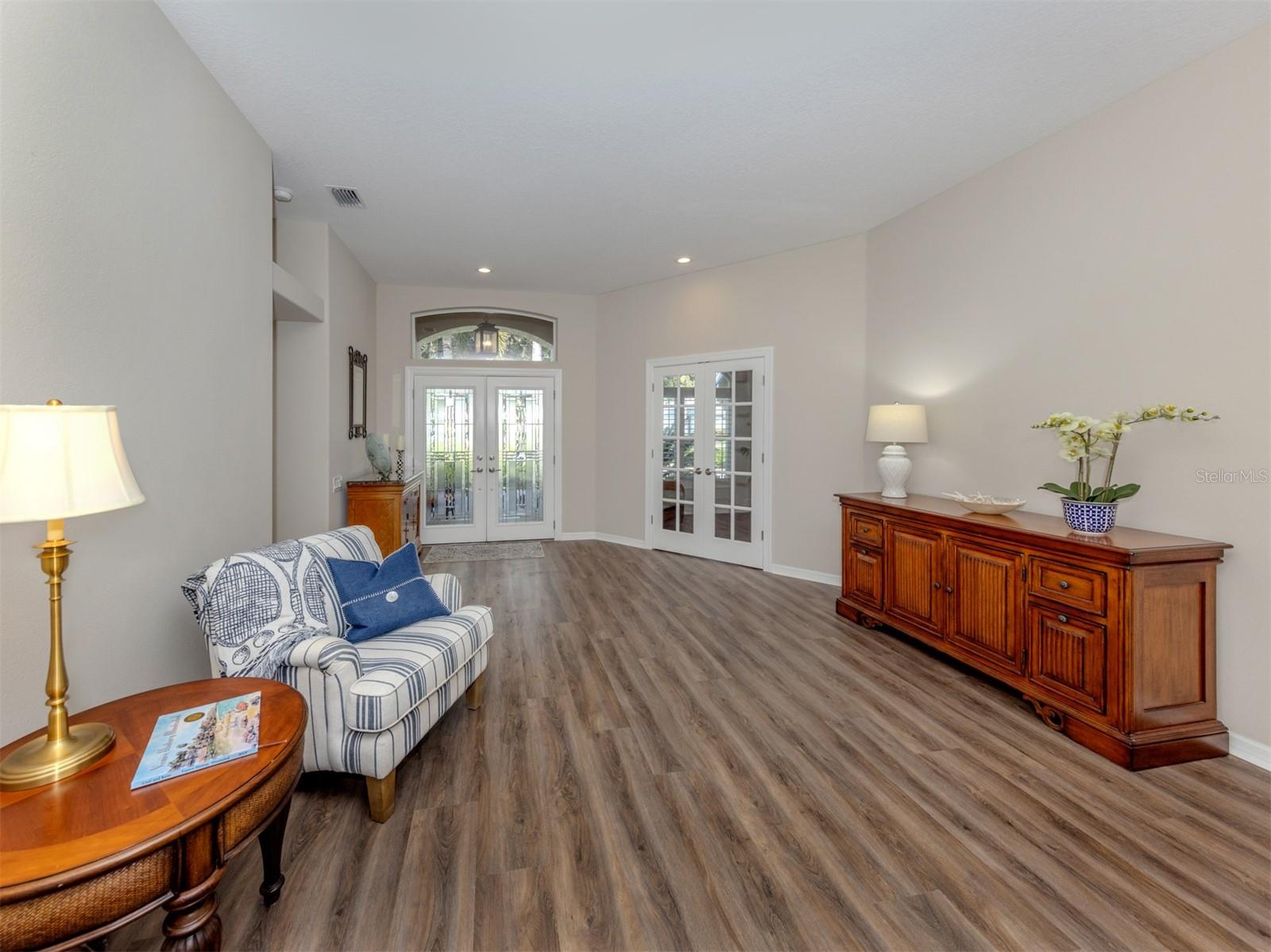 Image 7 of 60 For 355 Melrose Court