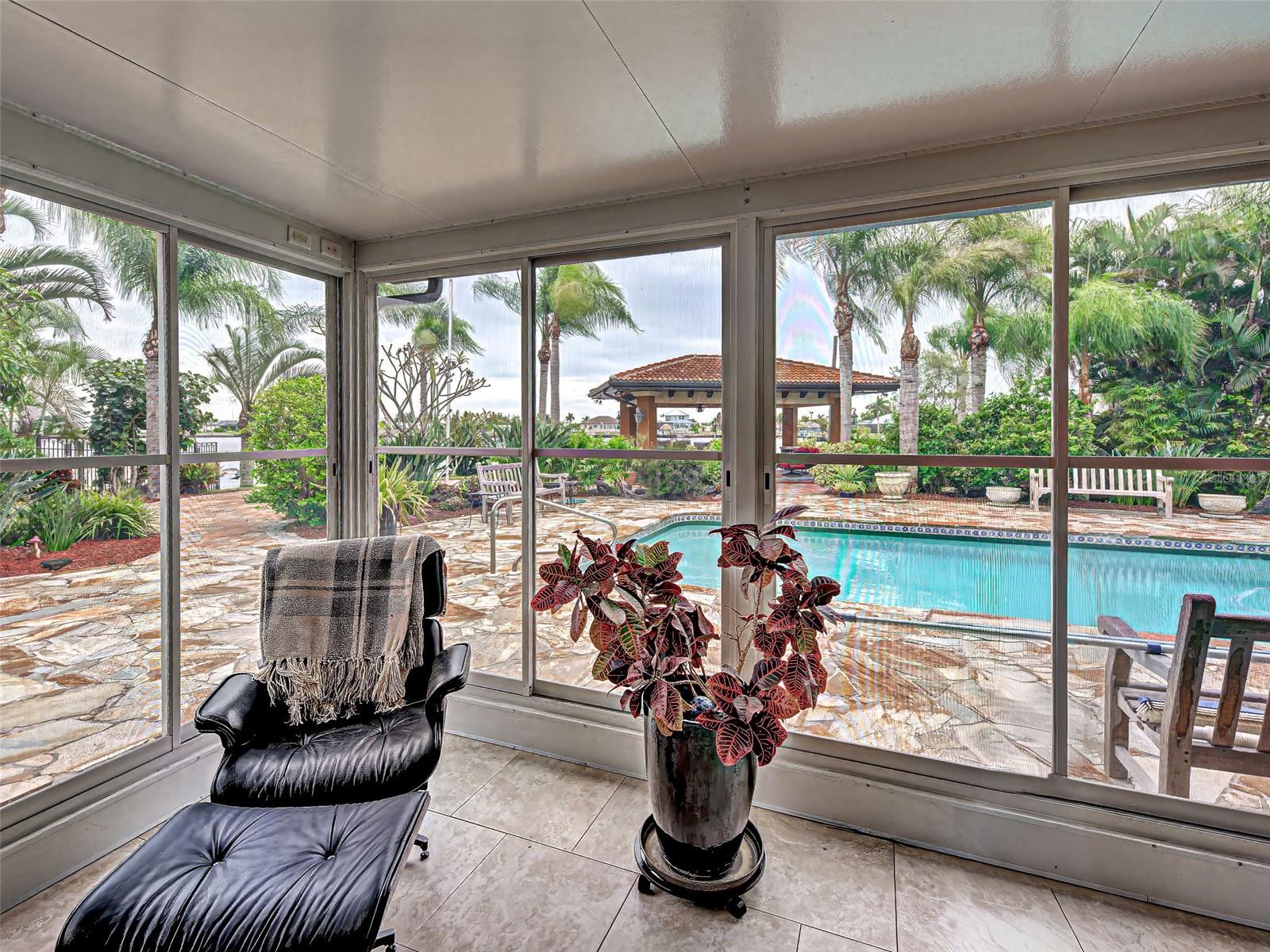 Image 17 of 91 For 107 Free Court Se