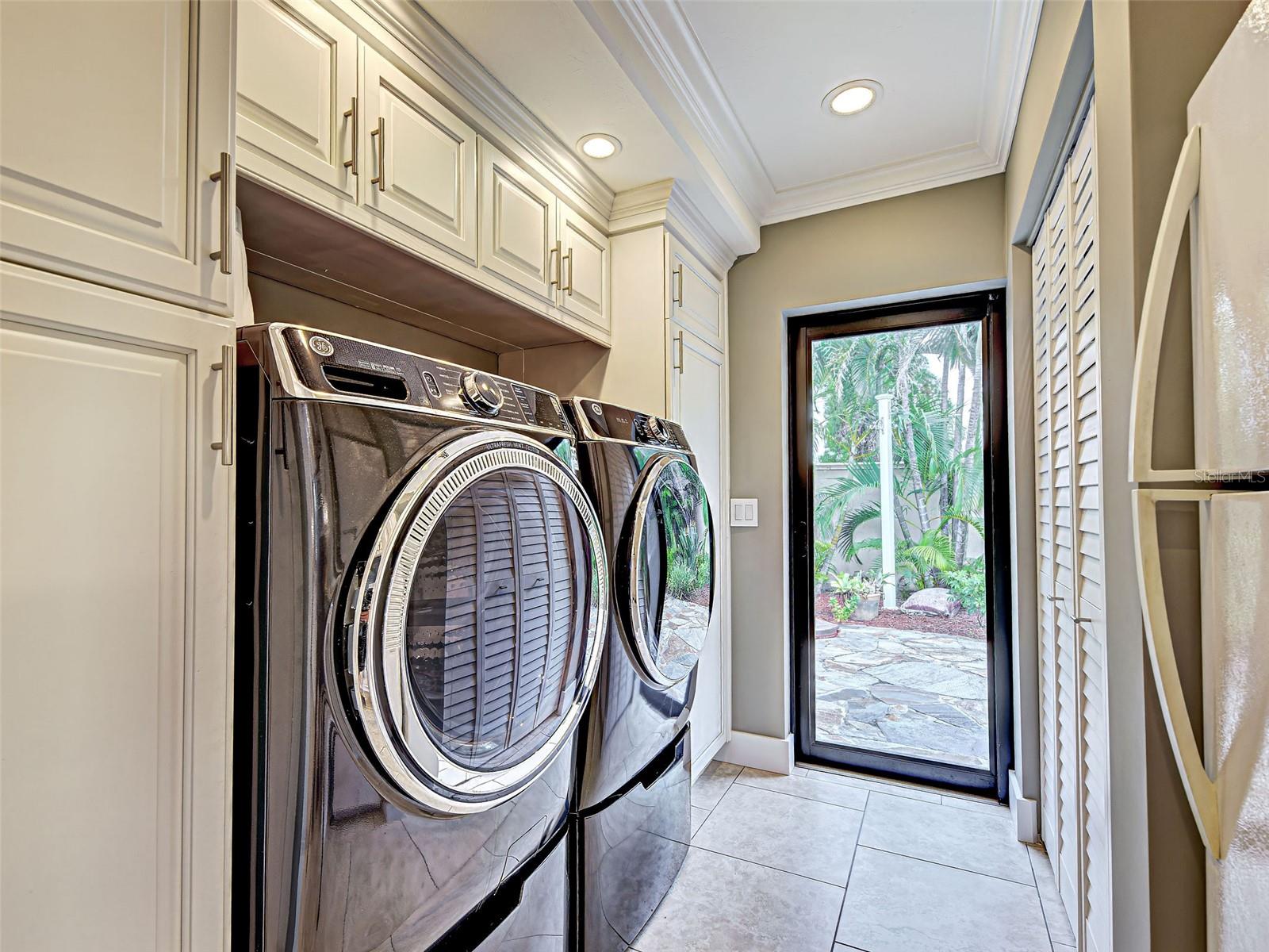 Image 40 of 91 For 107 Free Court Se