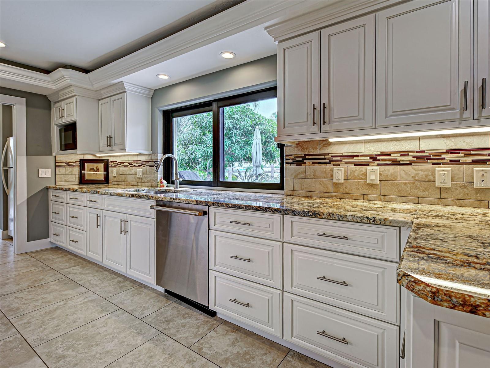 Image 8 of 91 For 107 Free Court Se