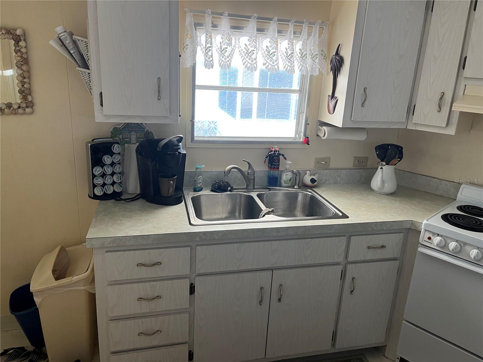 Image 10 of 27 For 219 Como Drive