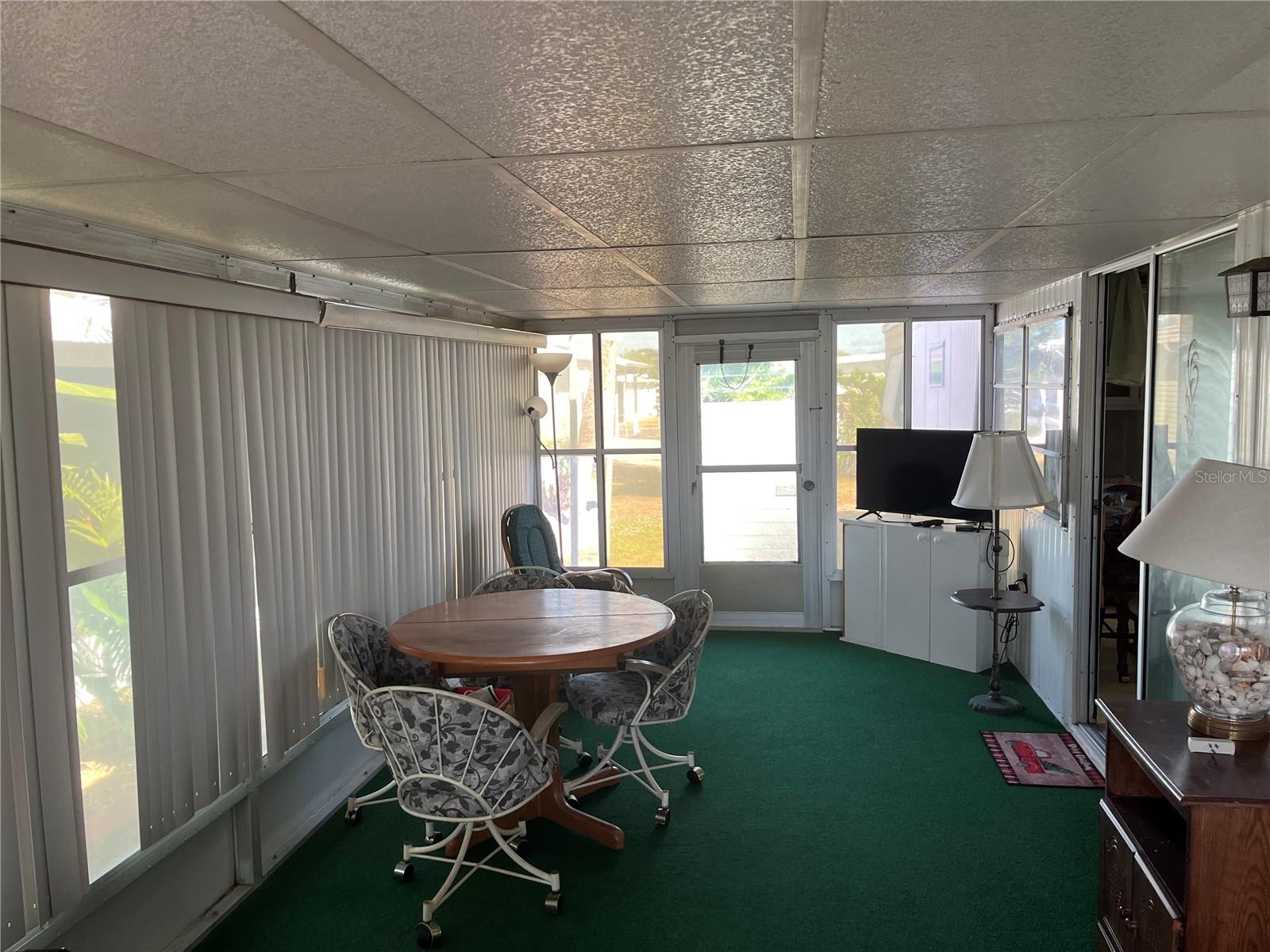 Image 13 of 27 For 219 Como Drive