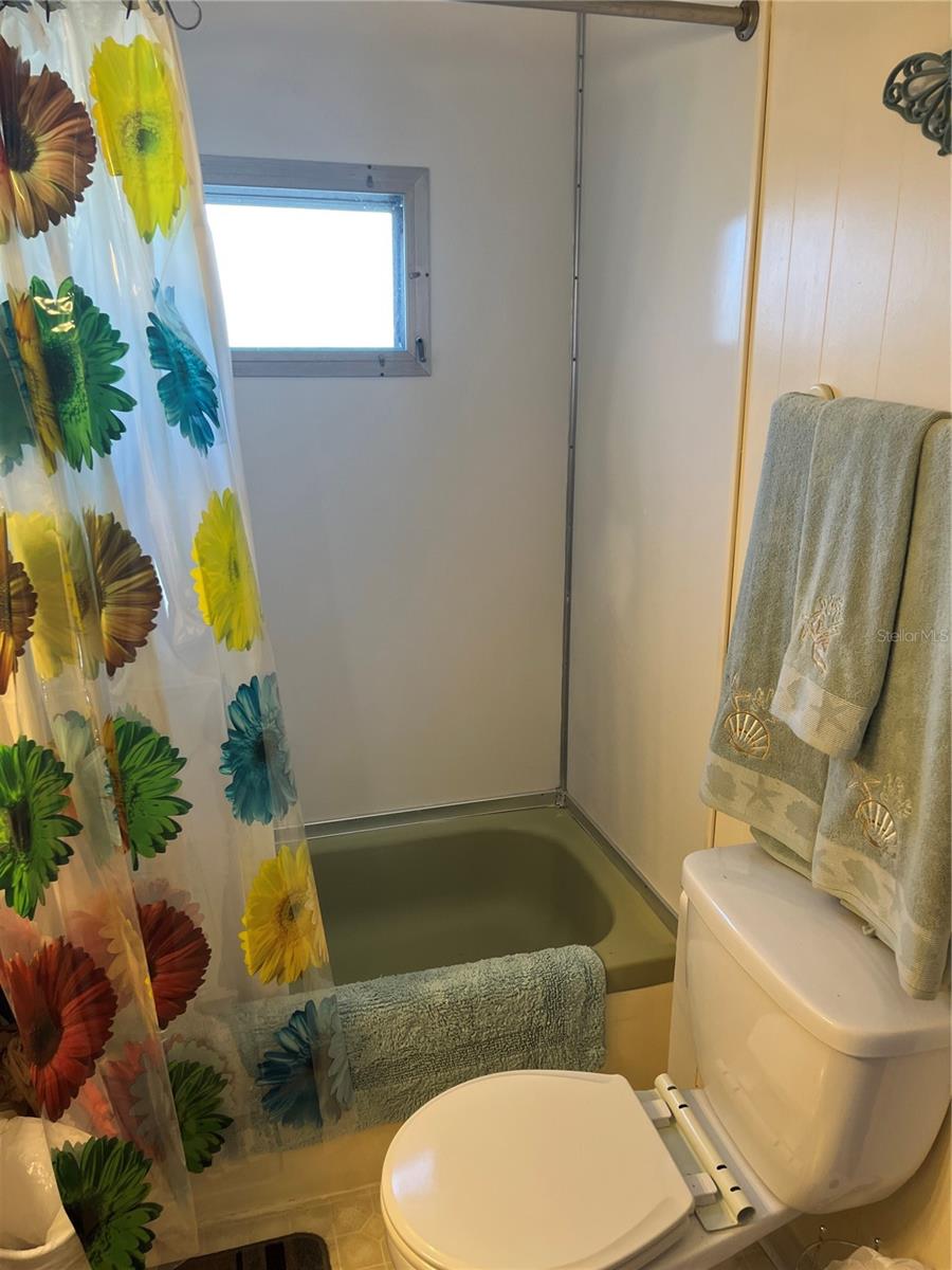 Image 16 of 27 For 219 Como Drive