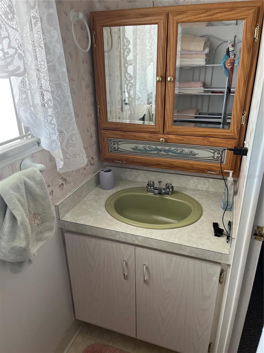 Image 21 of 27 For 219 Como Drive