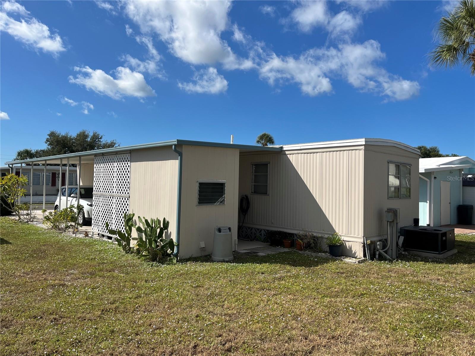 Image 4 of 27 For 219 Como Drive