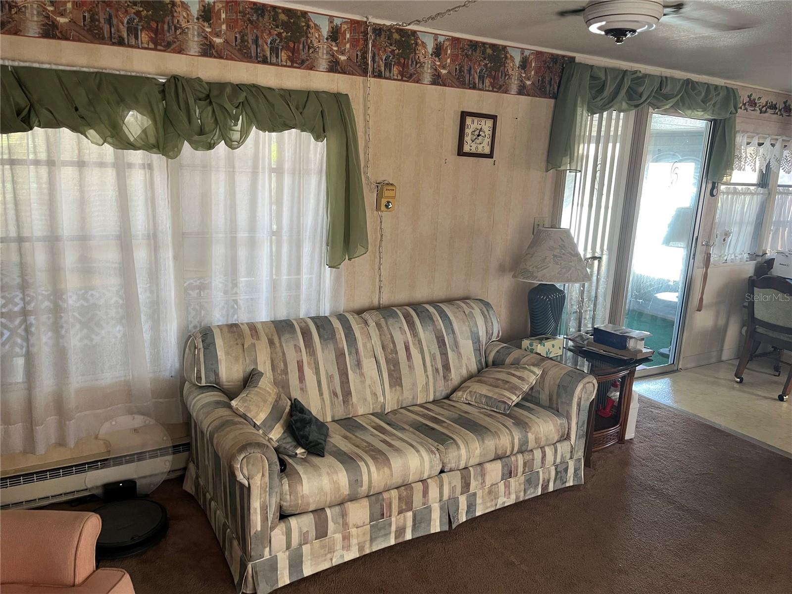 Image 7 of 27 For 219 Como Drive