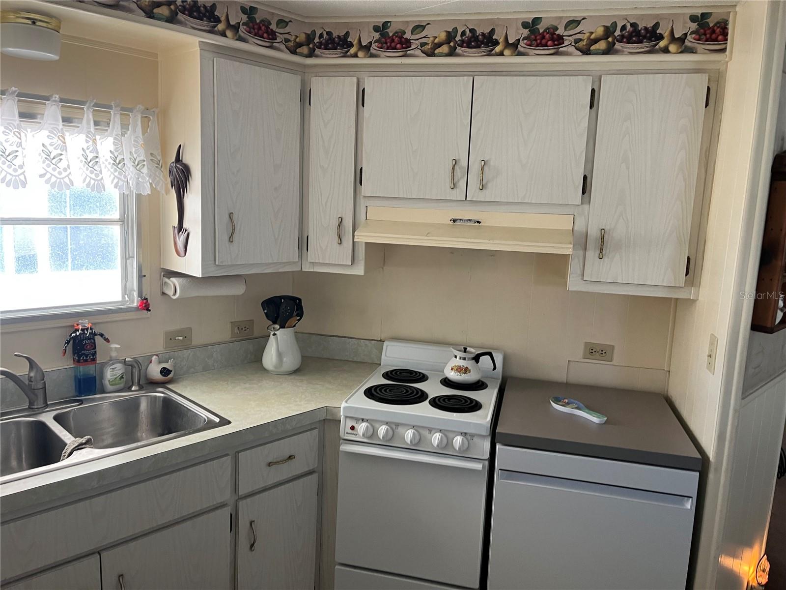 Image 9 of 27 For 219 Como Drive