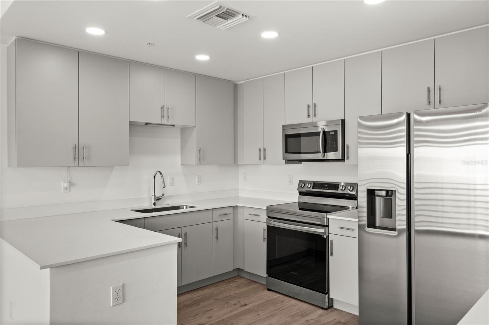 Image 15 of 43 For 1703 Tamiami Trail 303