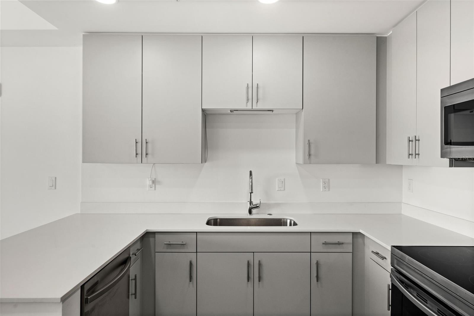 Image 16 of 43 For 1703 Tamiami Trail 303