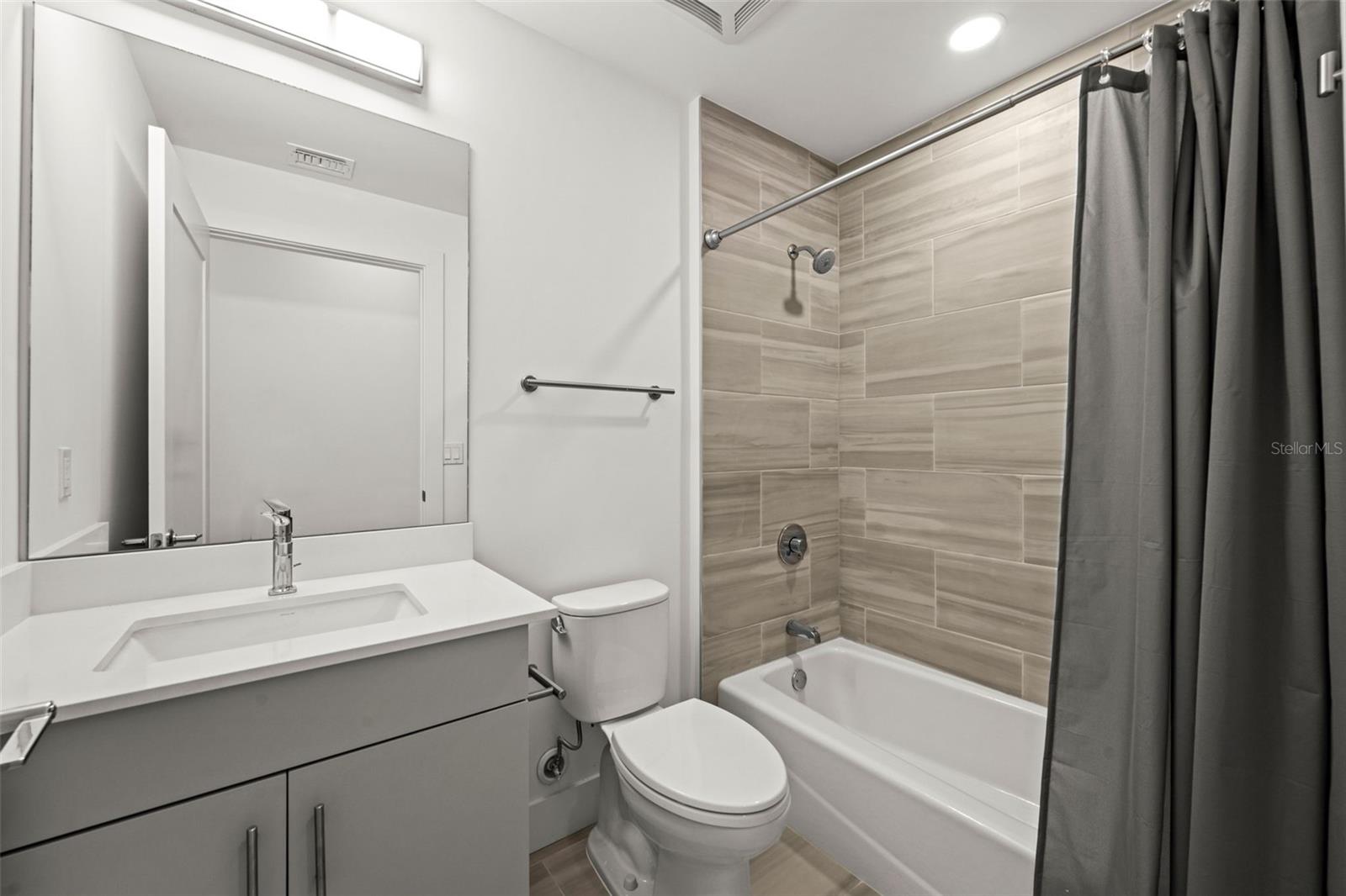 Image 23 of 43 For 1703 Tamiami Trail 303