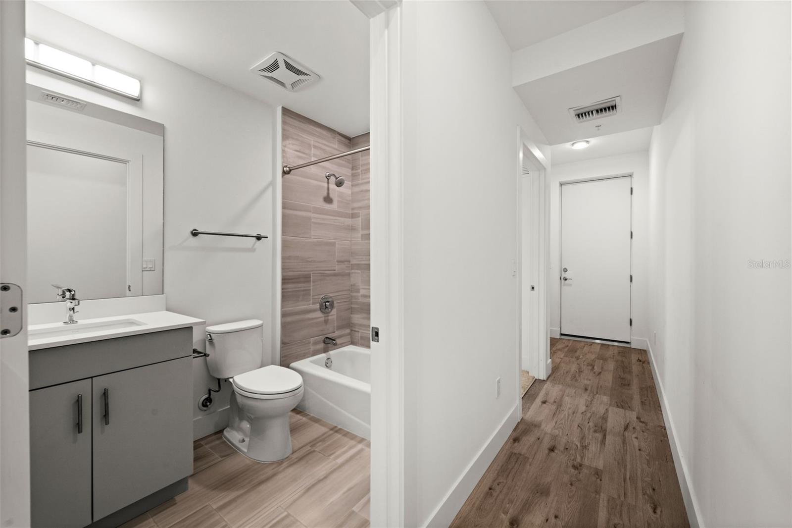 Image 29 of 43 For 1703 Tamiami Trail 303