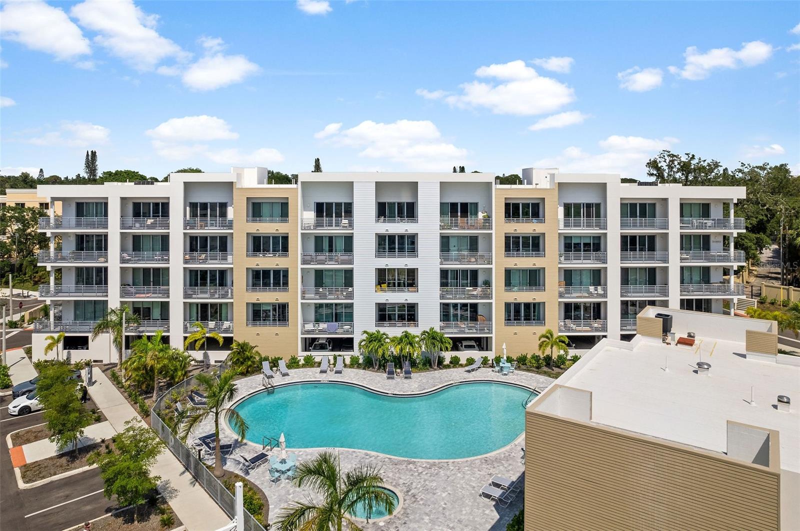 Image 37 of 43 For 1703 Tamiami Trail 303