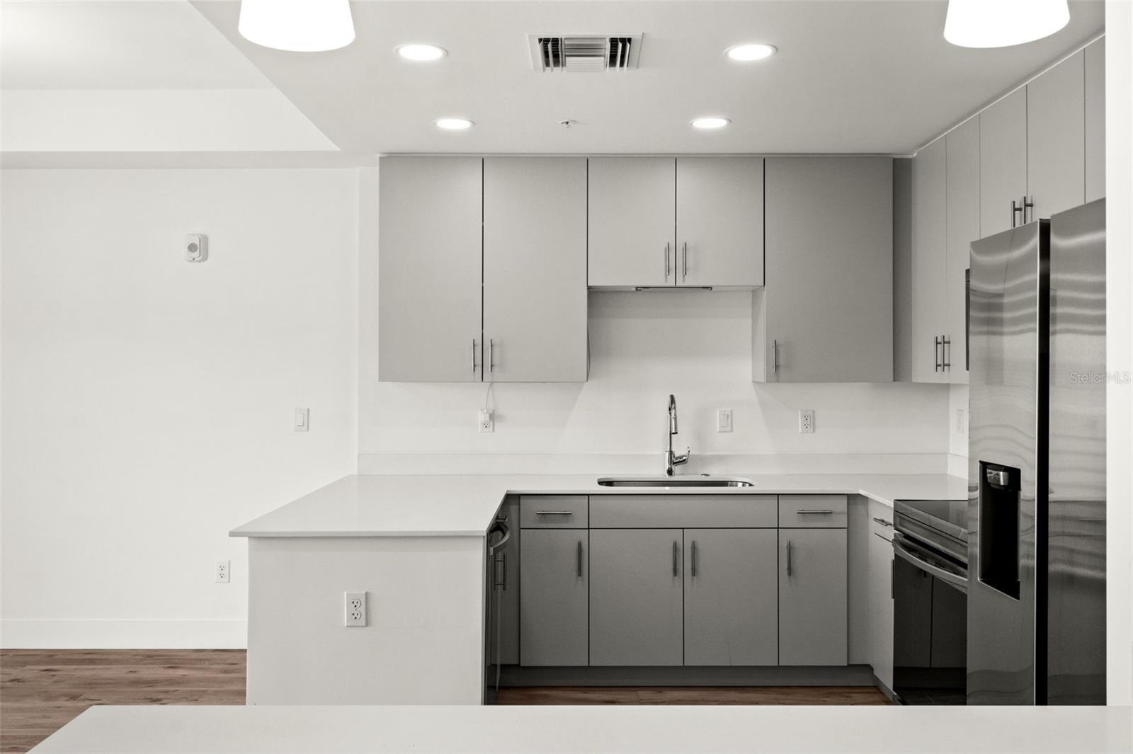 Image 8 of 43 For 1703 Tamiami Trail 303