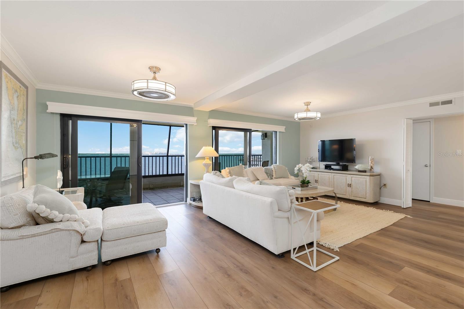 Image 11 of 55 For 1500 Park Beach Circle 6c