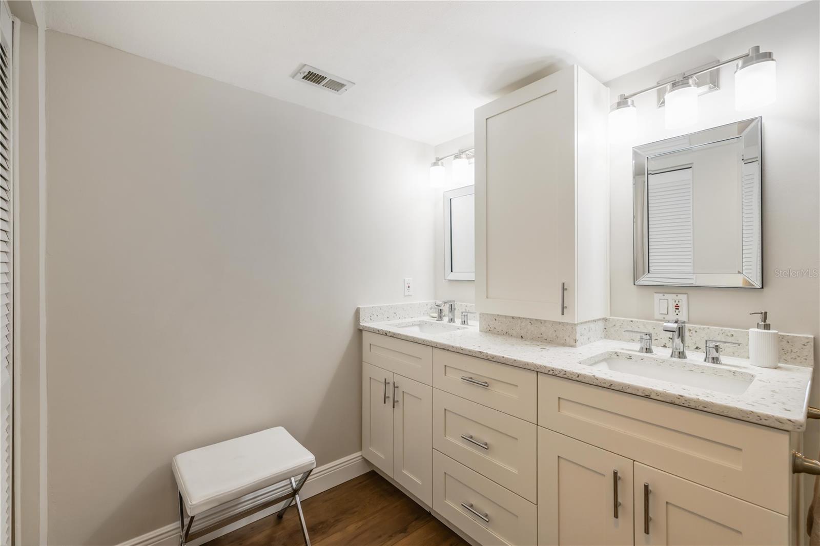 Image 26 of 55 For 1500 Park Beach Circle 6c