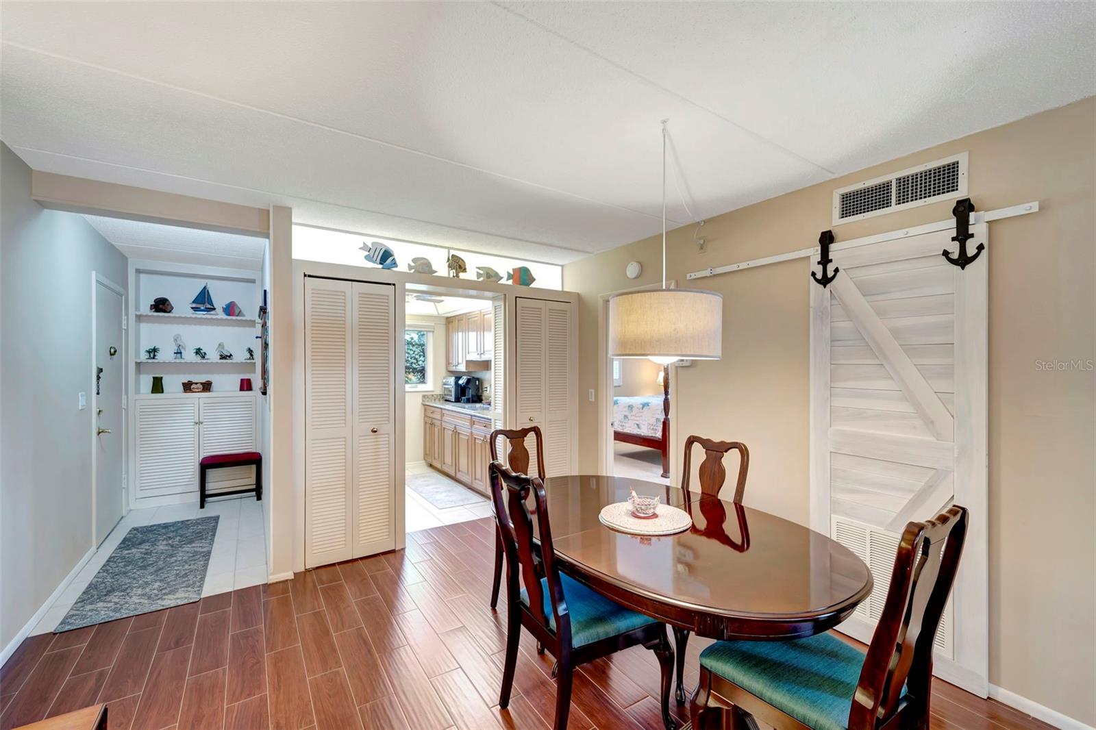 Image 9 of 30 For 649 Tamiami Trail S 107