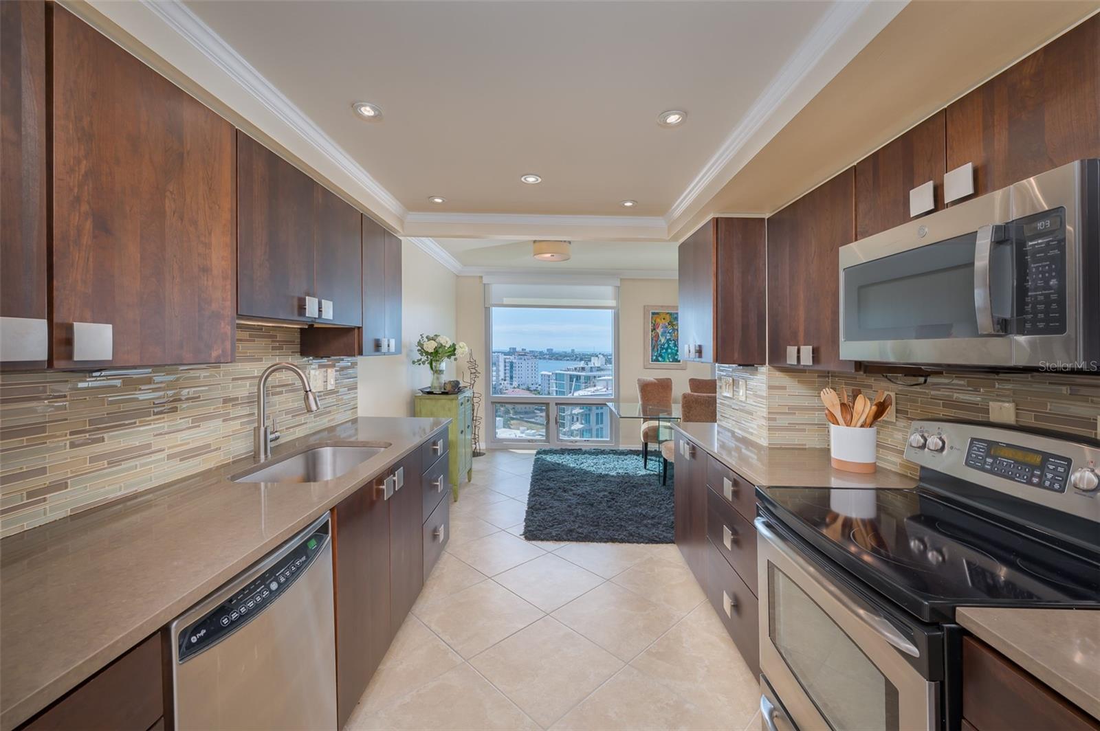 Image 21 of 34 For 1111 Gulfstream Avenue 16f