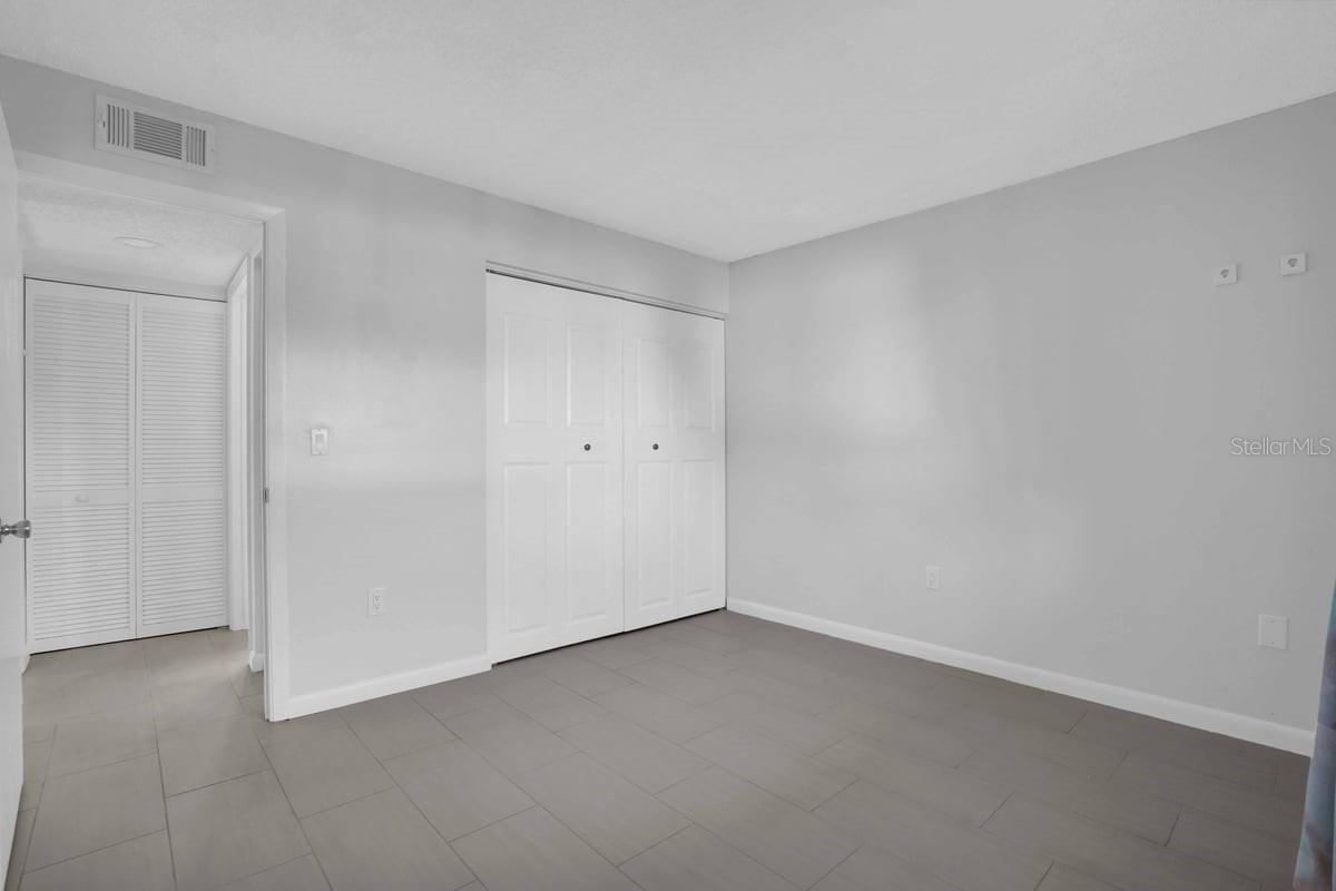 Image 13 of 26 For 501 Parkdale Mews 501