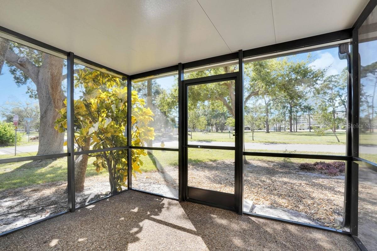 Image 15 of 26 For 501 Parkdale Mews 501