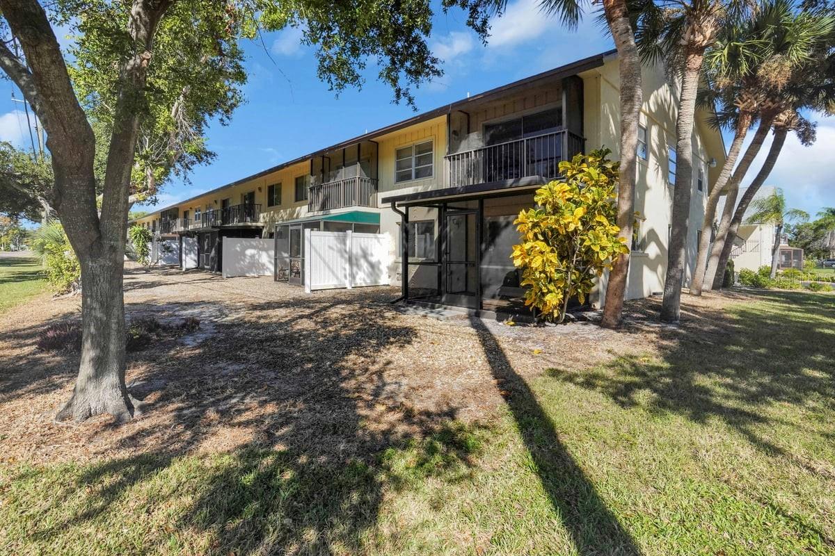 Image 16 of 26 For 501 Parkdale Mews 501