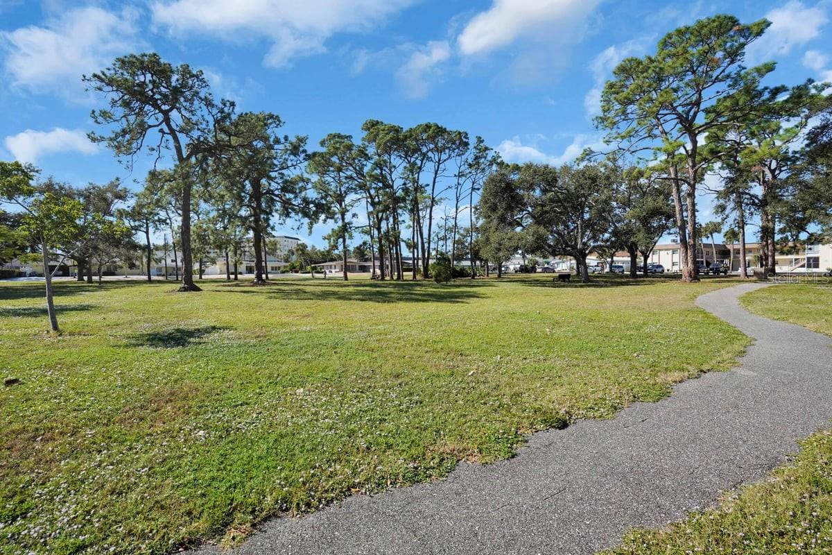 Image 21 of 26 For 501 Parkdale Mews 501