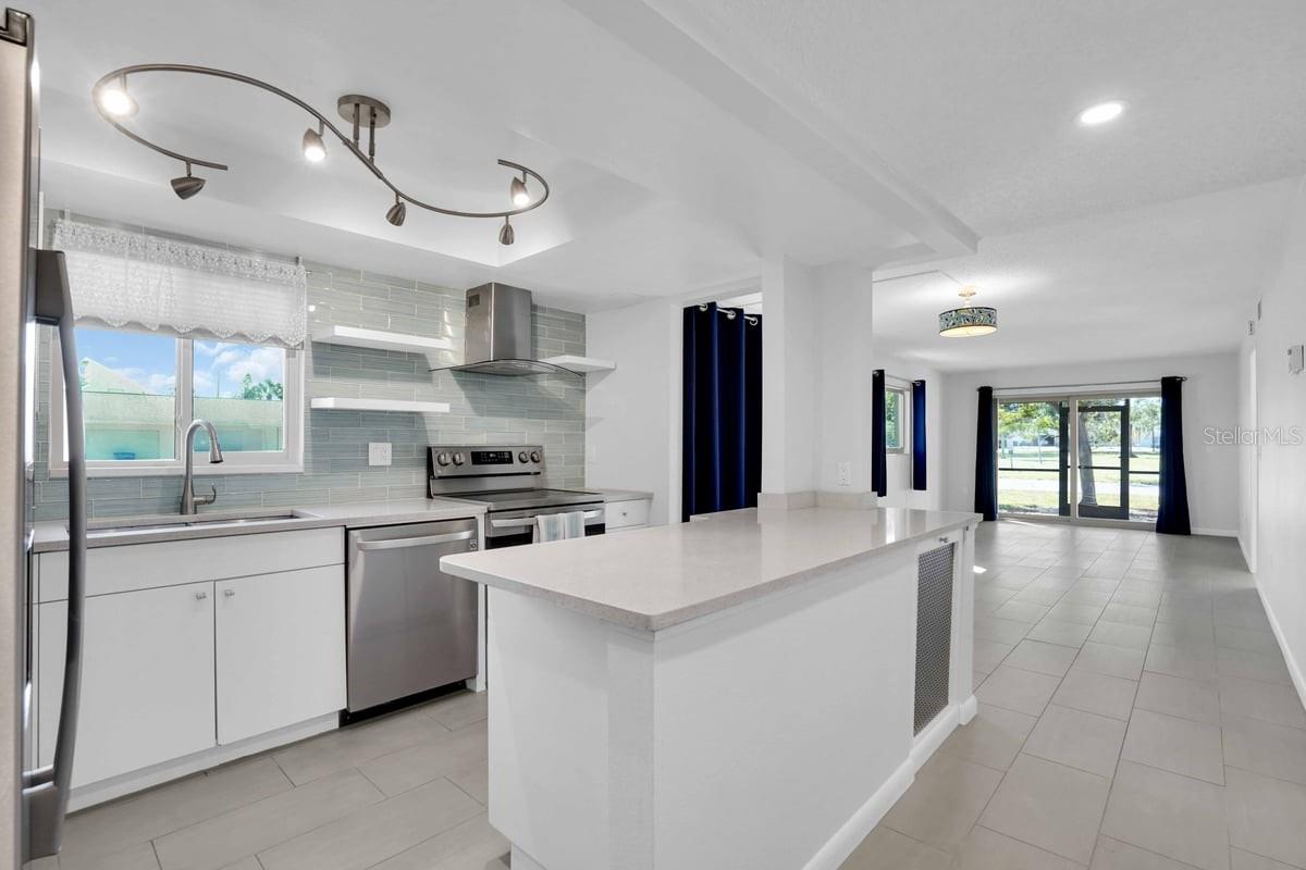 Image 3 of 26 For 501 Parkdale Mews 501