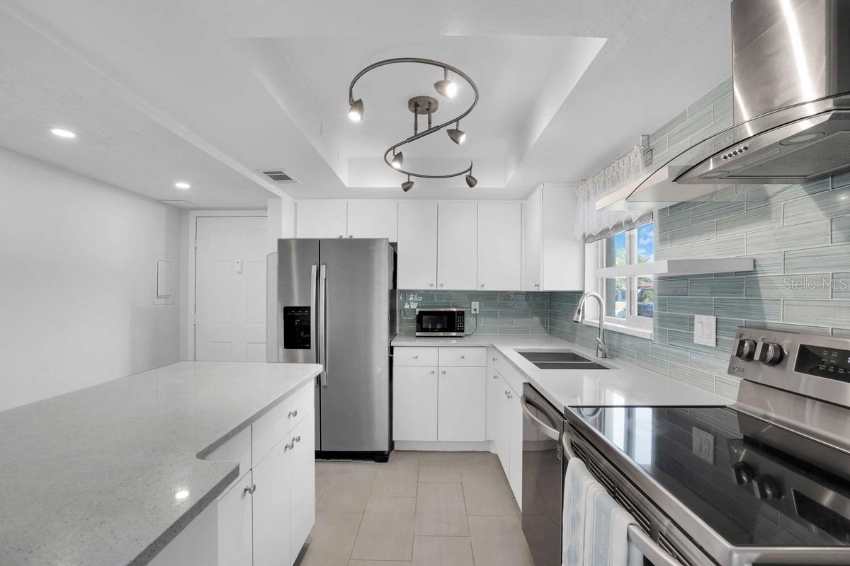 Image 4 of 26 For 501 Parkdale Mews 501