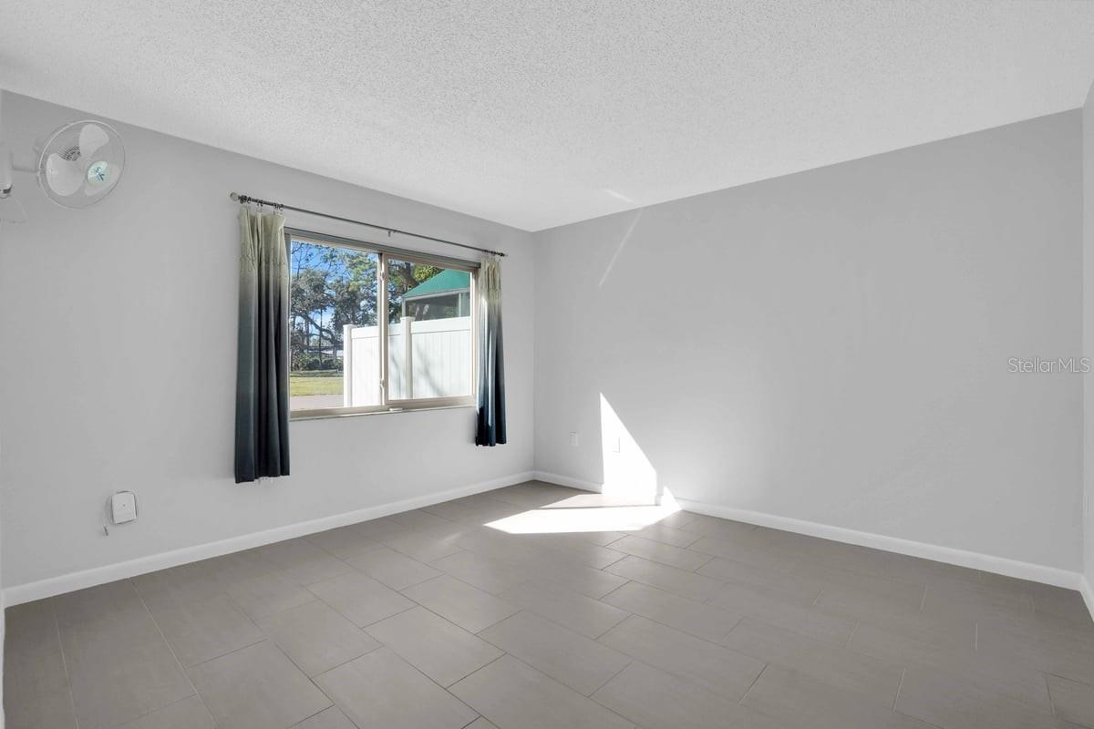 Image 7 of 26 For 501 Parkdale Mews 501