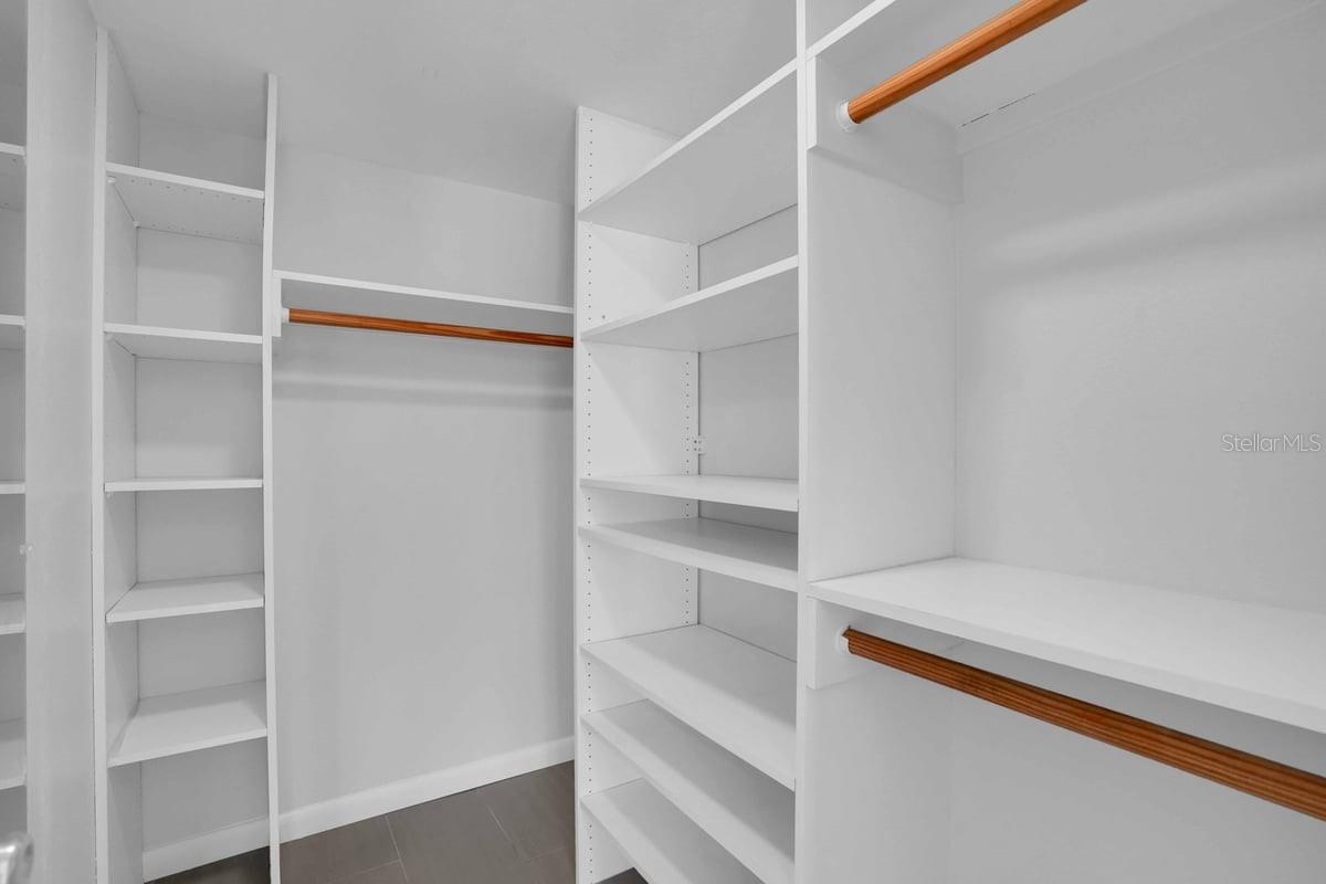 Image 9 of 26 For 501 Parkdale Mews 501