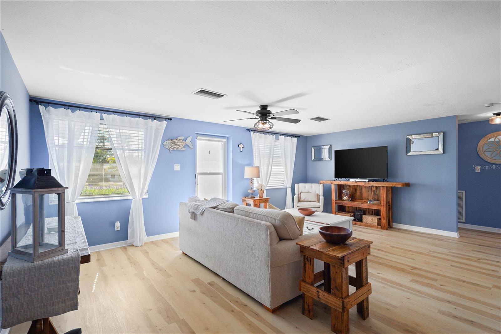 Image 6 of 30 For 180 Horton Avenue