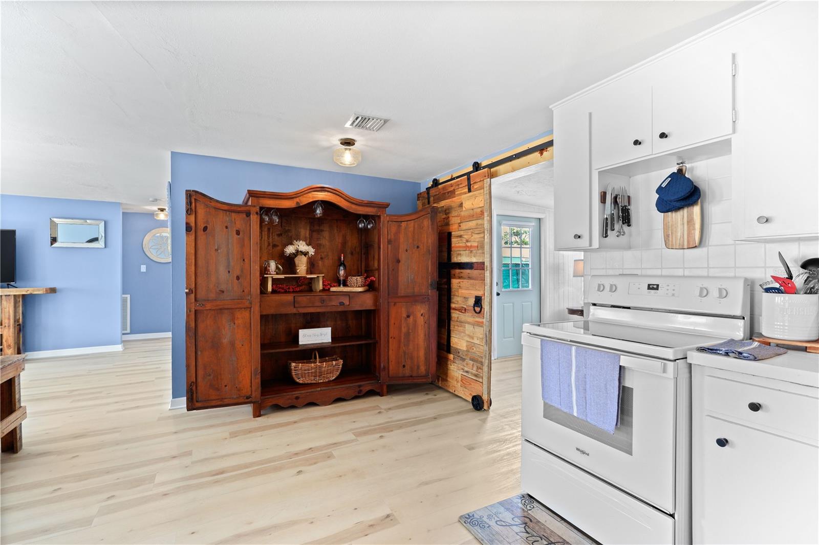 Image 9 of 30 For 180 Horton Avenue