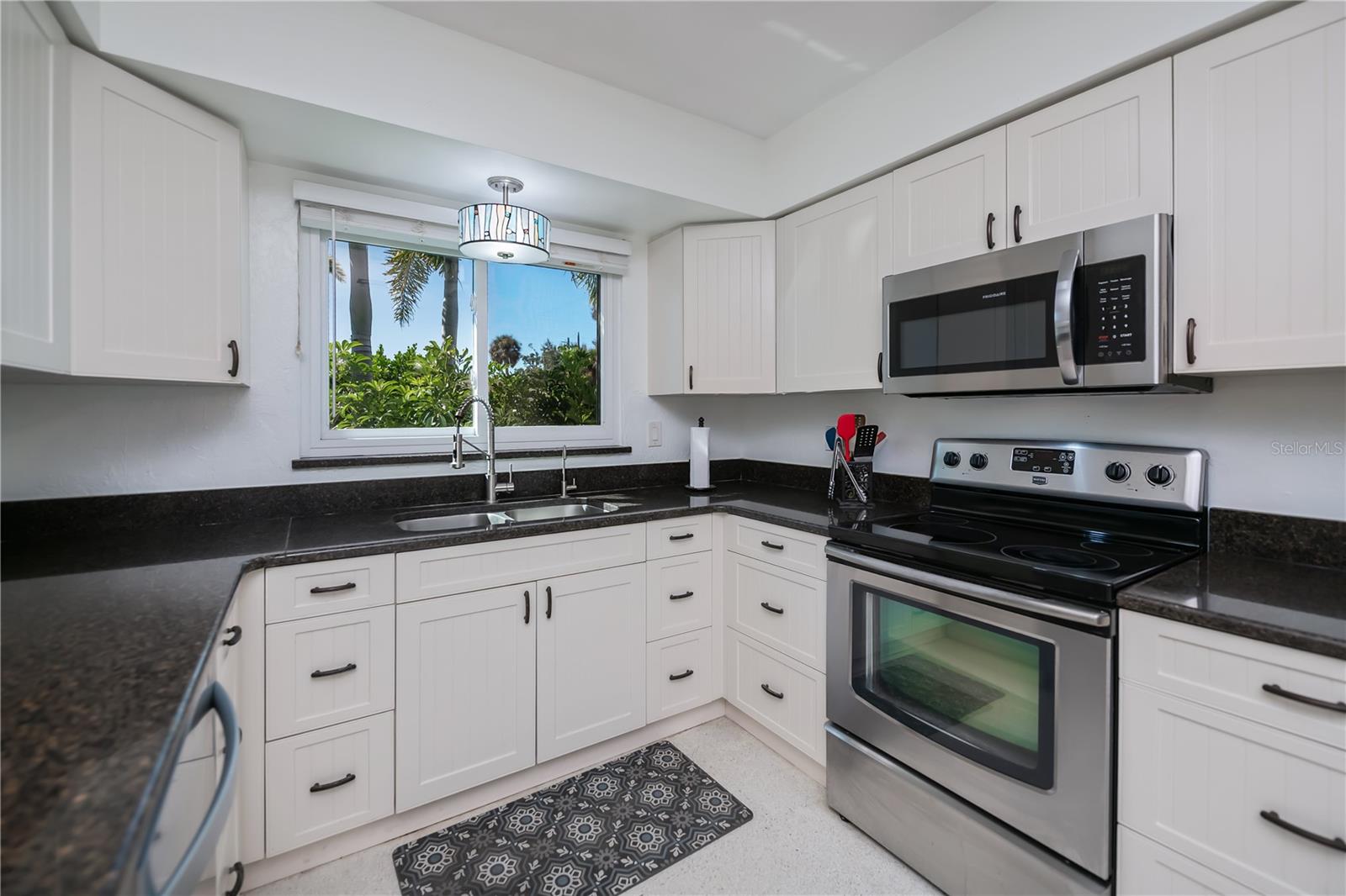 Image 18 of 72 For 730 Treasure Road