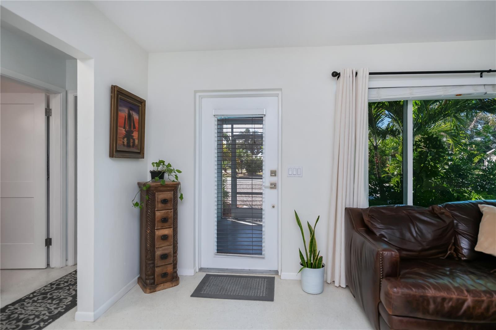 Image 5 of 72 For 730 Treasure Road