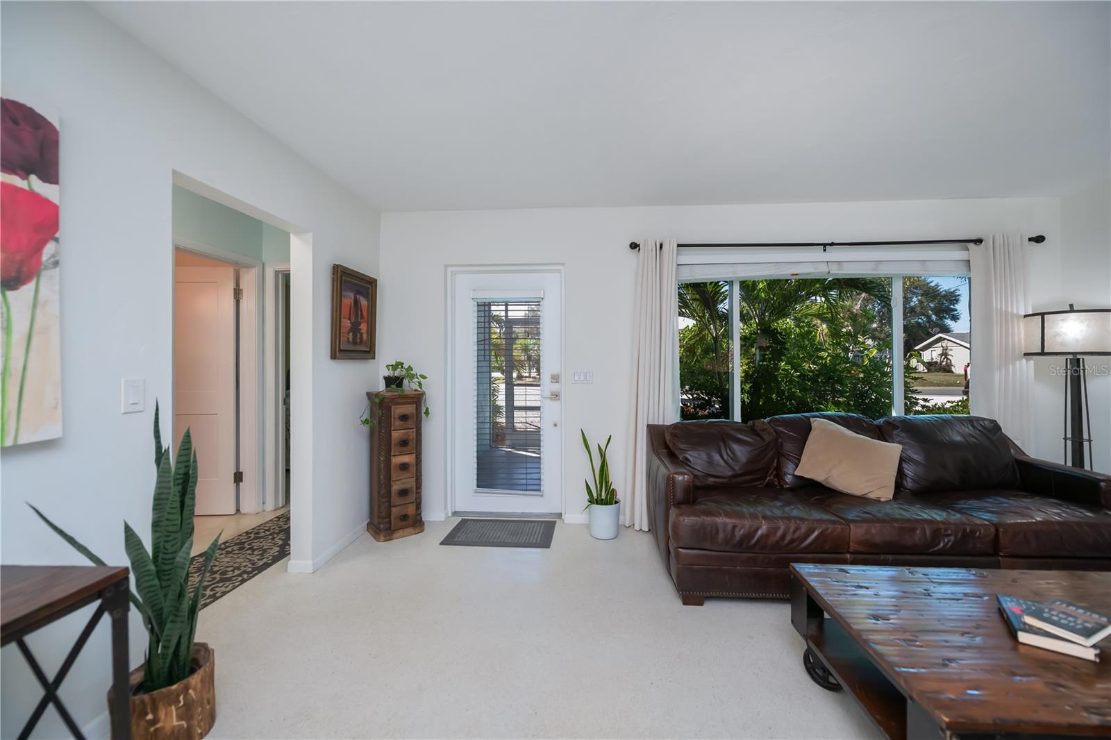 Image 6 of 72 For 730 Treasure Road