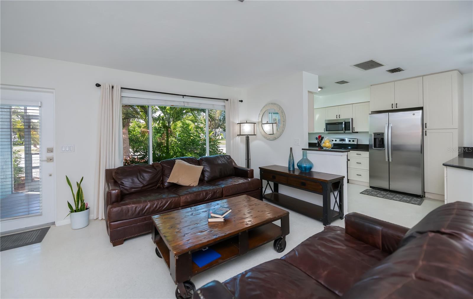 Image 7 of 72 For 730 Treasure Road