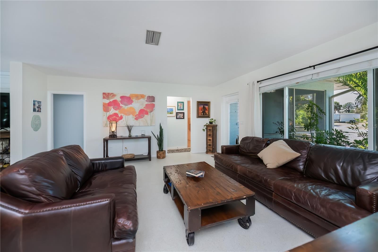 Image 8 of 72 For 730 Treasure Road