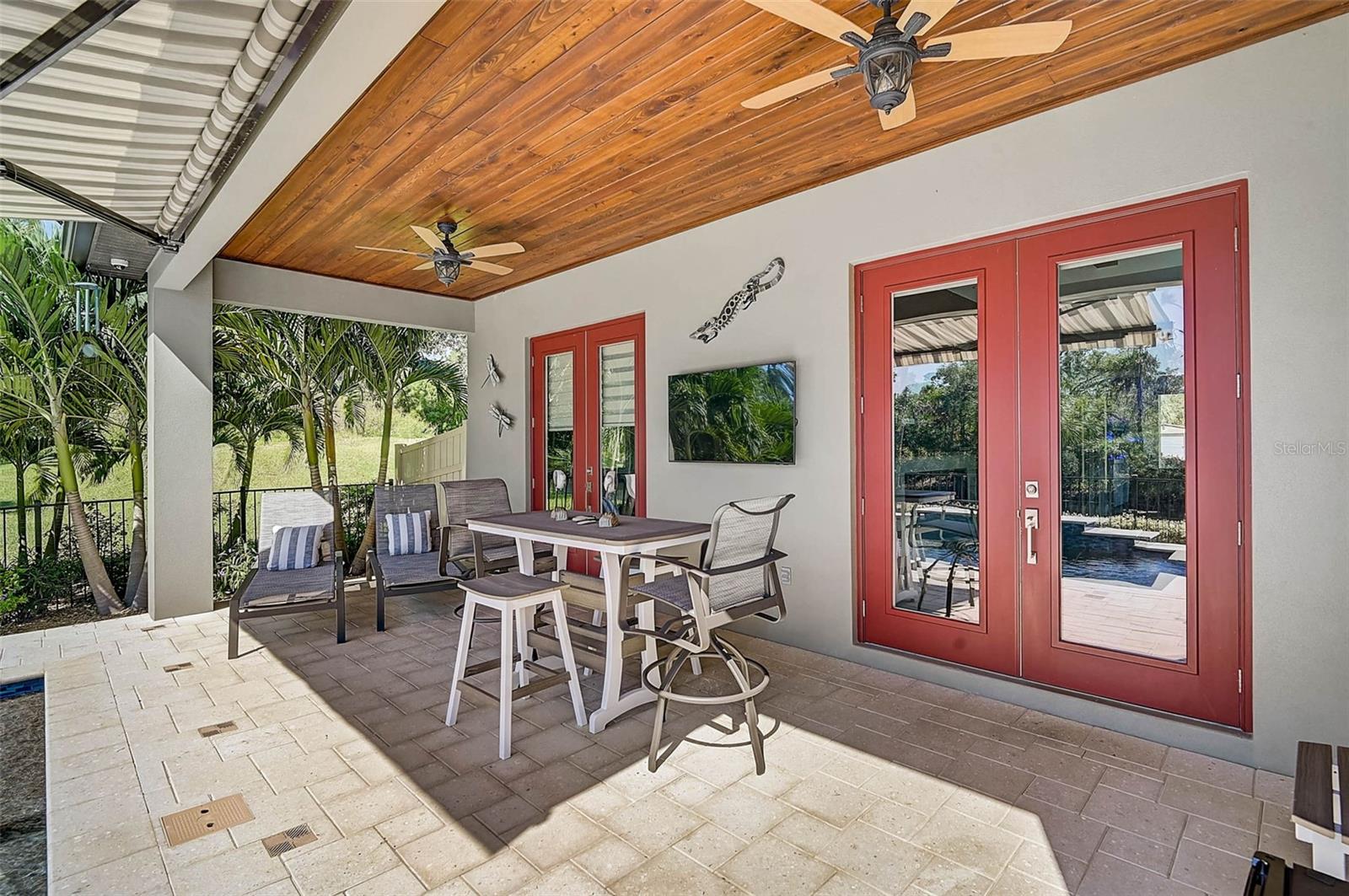 Image 32 of 59 For 2647 Carmela Avenue