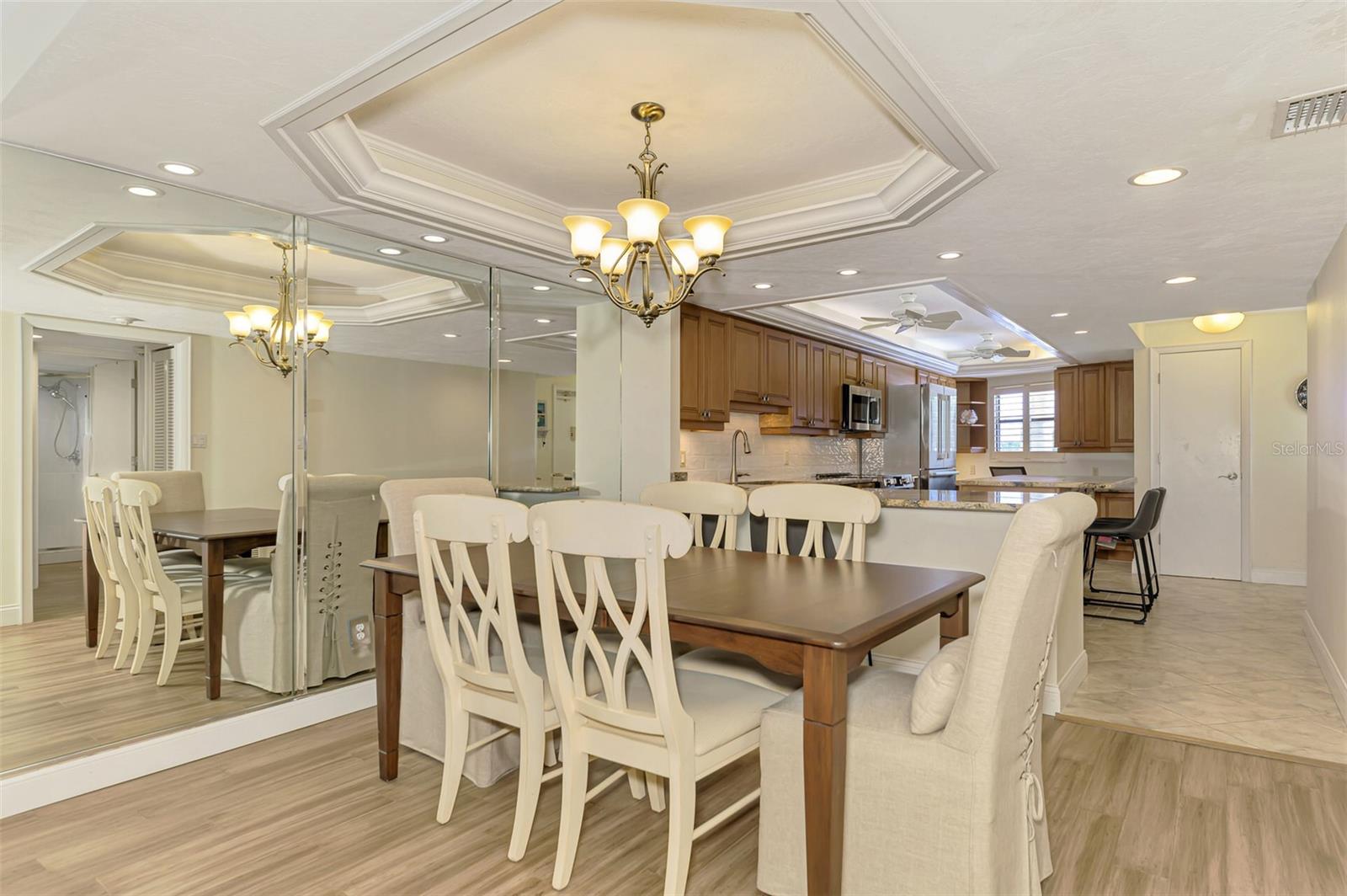 Image 13 of 74 For 5790 Midnight Pass Road 209