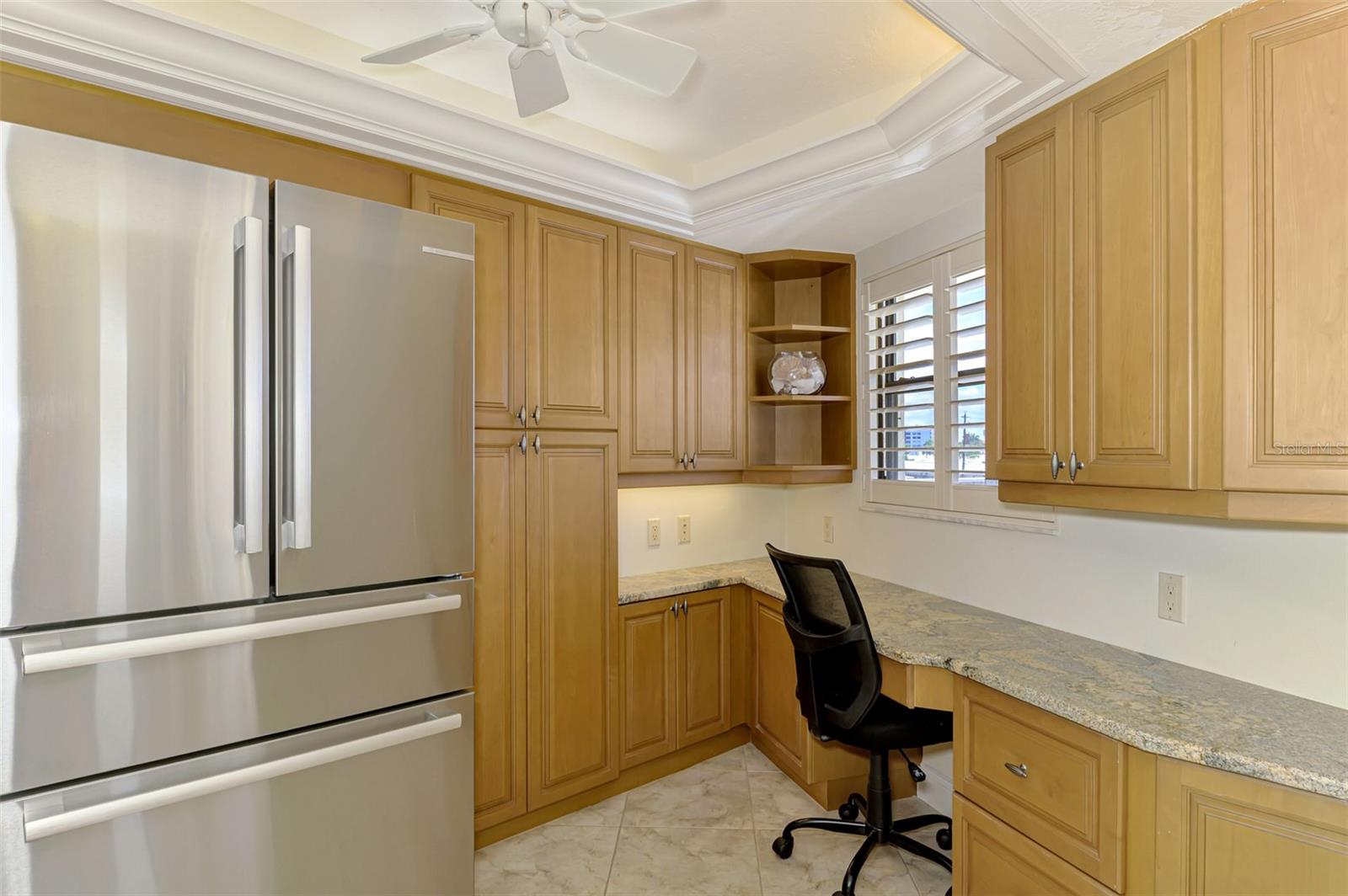 Image 19 of 74 For 5790 Midnight Pass Road 209