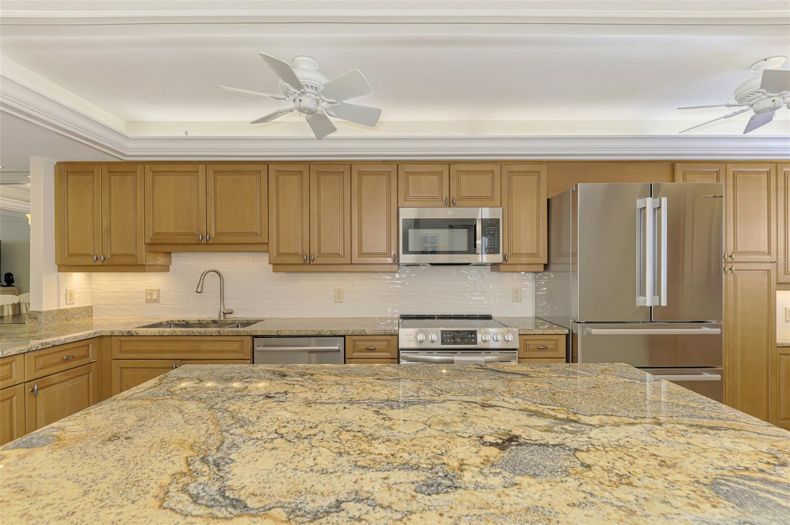 Image 22 of 74 For 5790 Midnight Pass Road 209