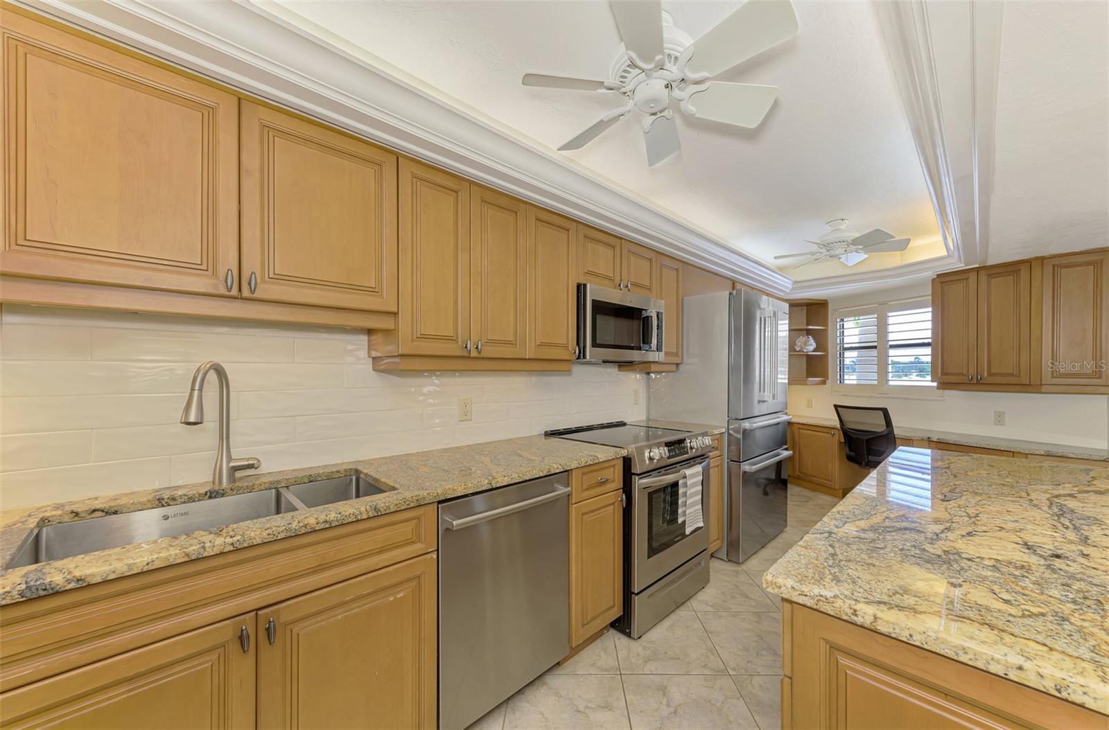 Image 23 of 74 For 5790 Midnight Pass Road 209