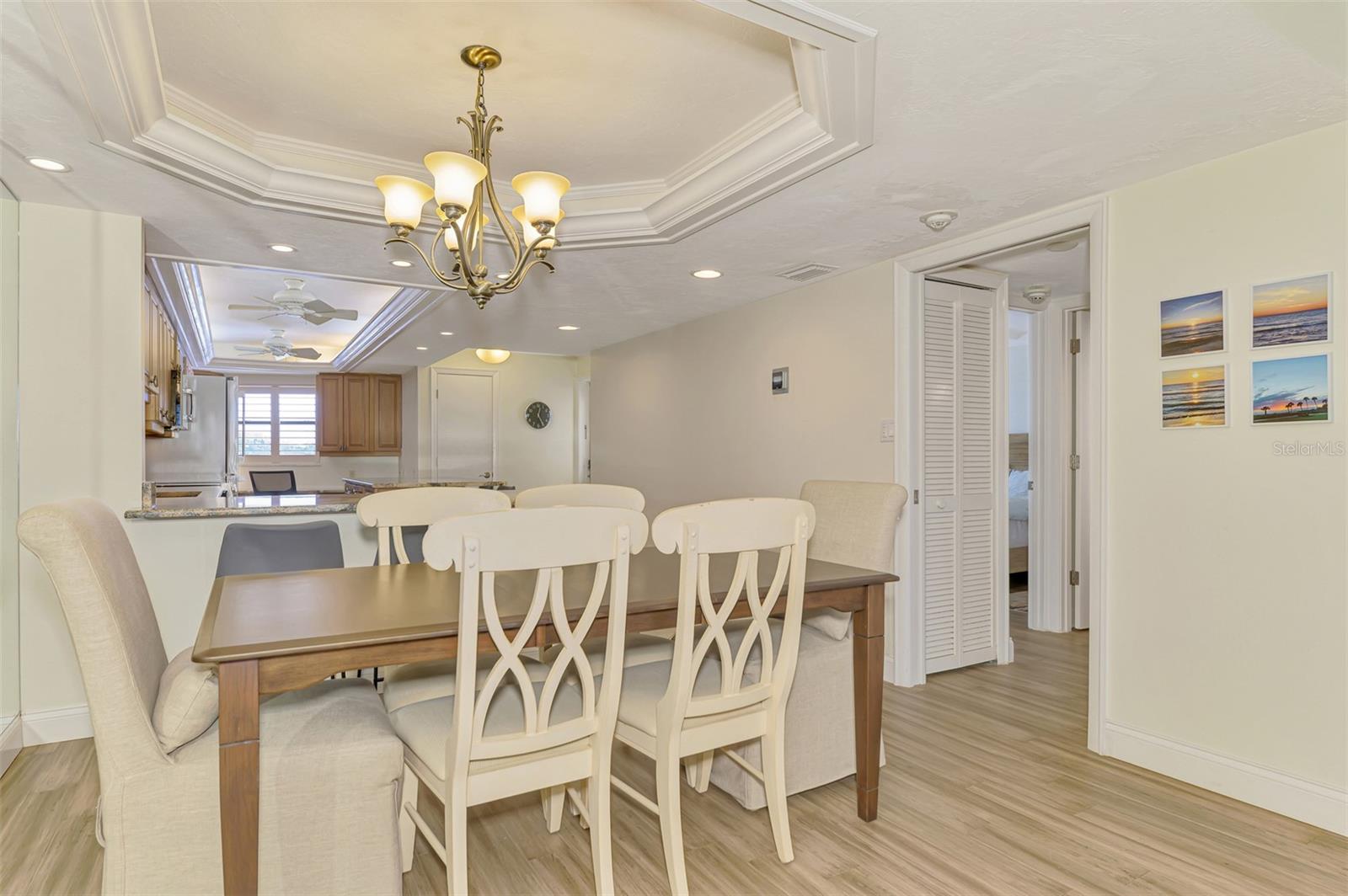 Image 25 of 74 For 5790 Midnight Pass Road 209