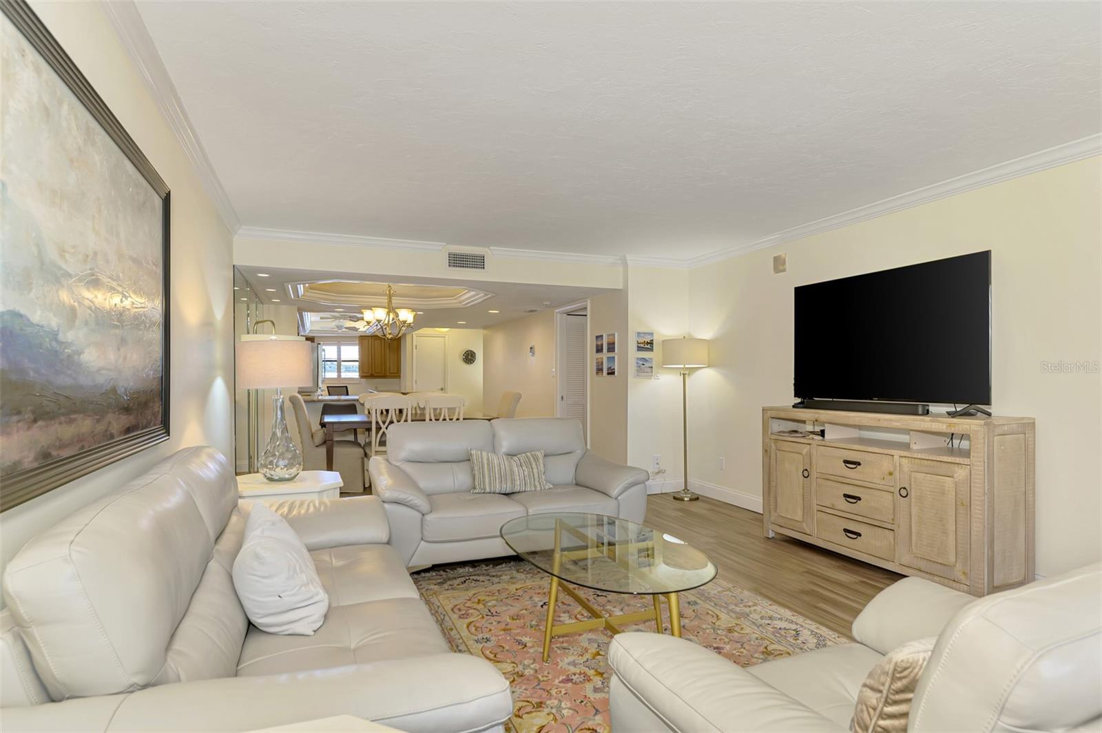 Image 31 of 74 For 5790 Midnight Pass Road 209