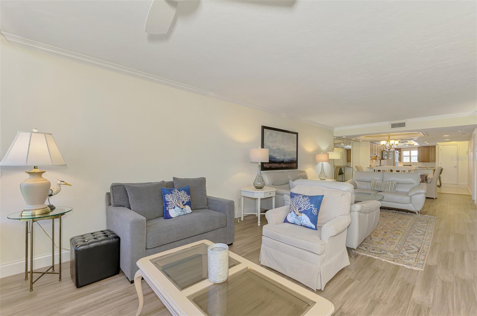 Image 34 of 74 For 5790 Midnight Pass Road 209