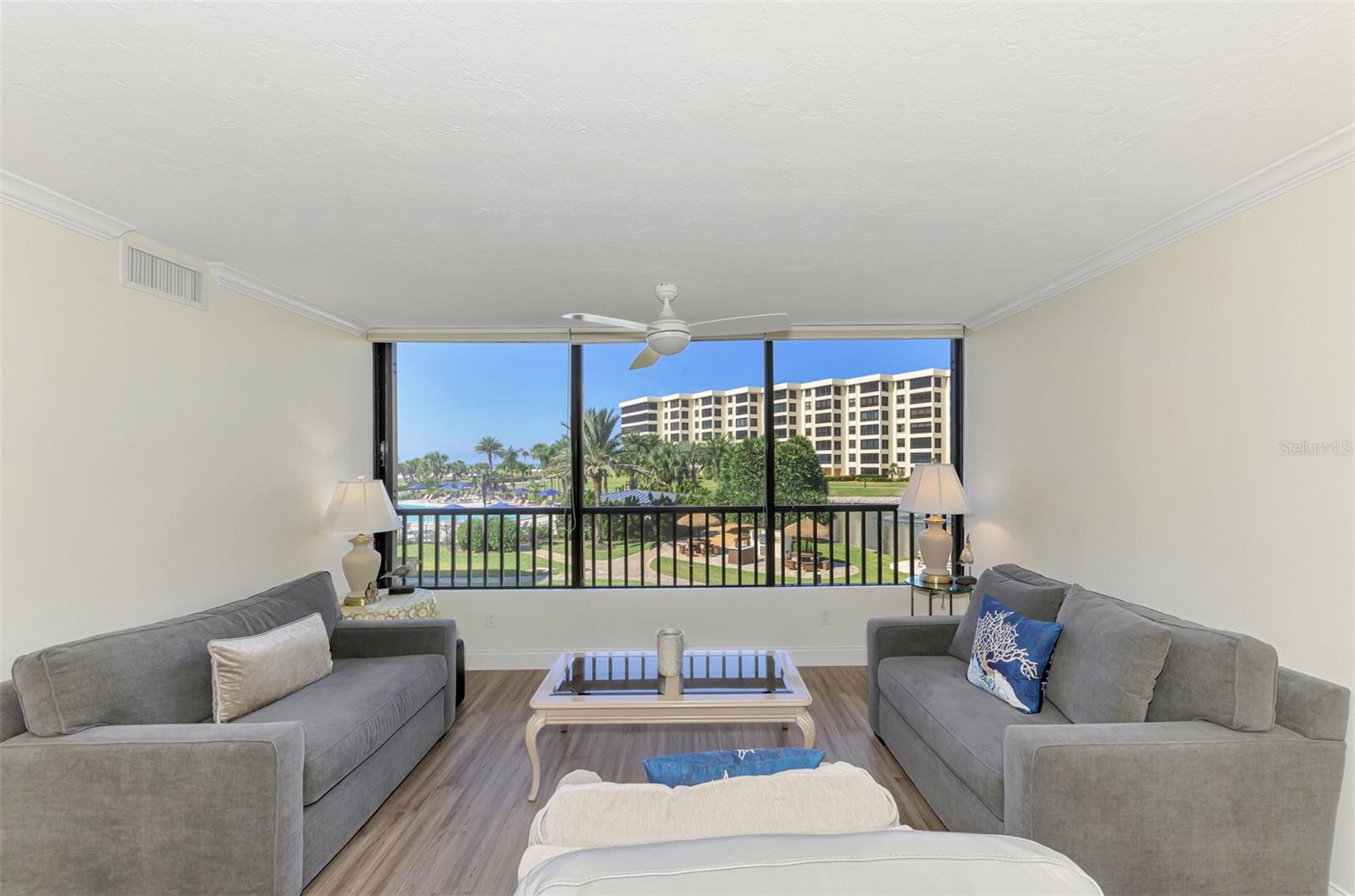 Image 37 of 74 For 5790 Midnight Pass Road 209