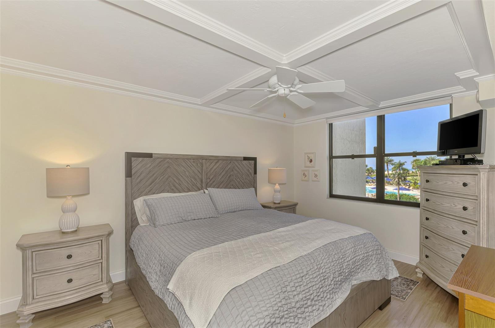 Image 38 of 74 For 5790 Midnight Pass Road 209