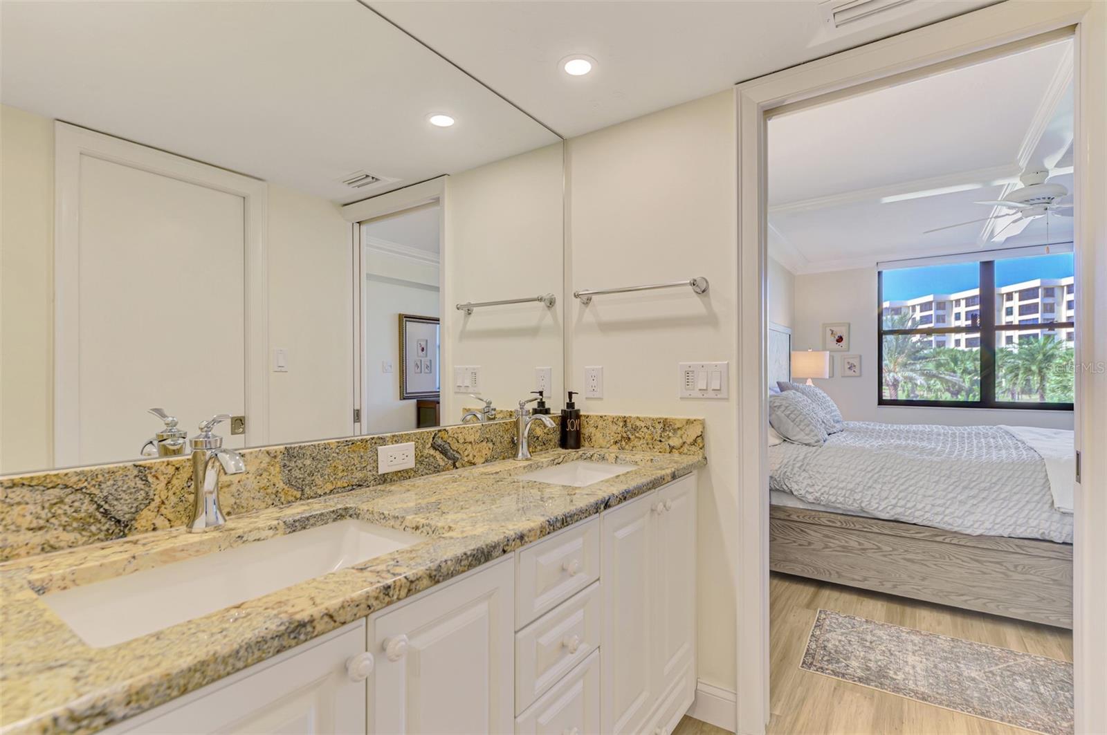 Image 44 of 74 For 5790 Midnight Pass Road 209