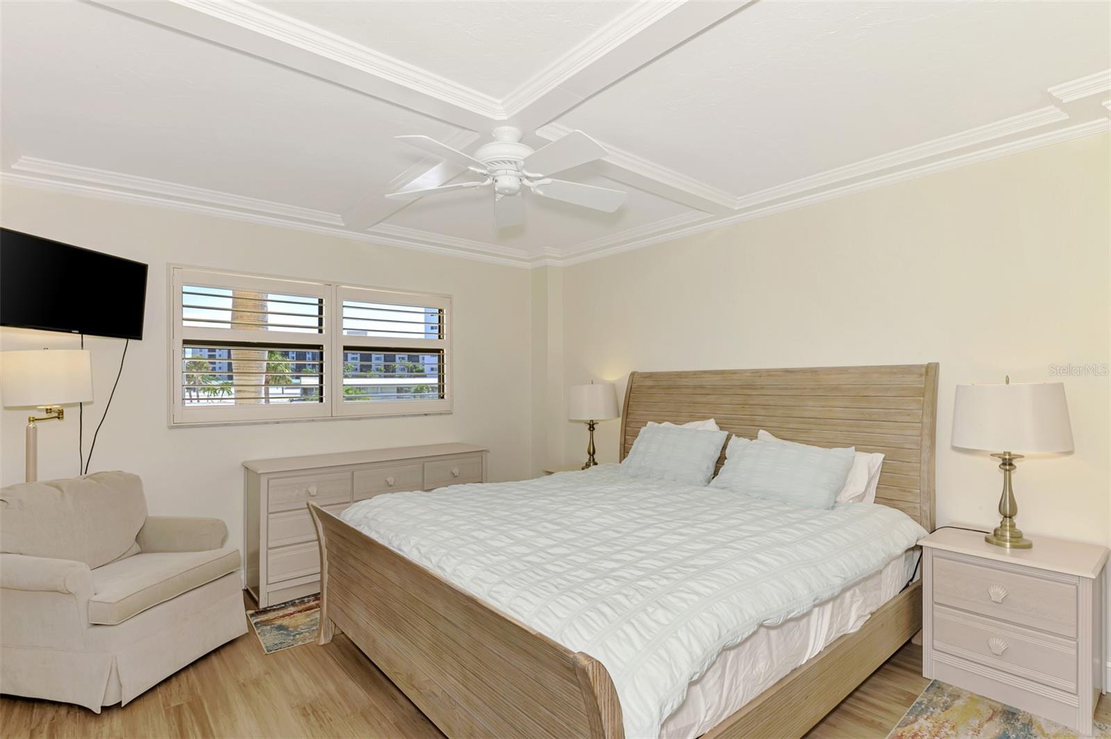 Image 45 of 74 For 5790 Midnight Pass Road 209